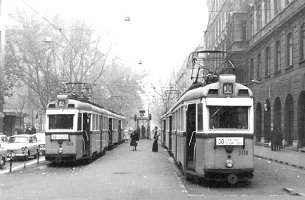 Слева: трехколейный трамвайный терминал (Фото: Рудос Лакос)